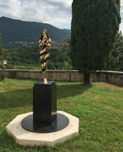 Bronzeskulptur im Garten